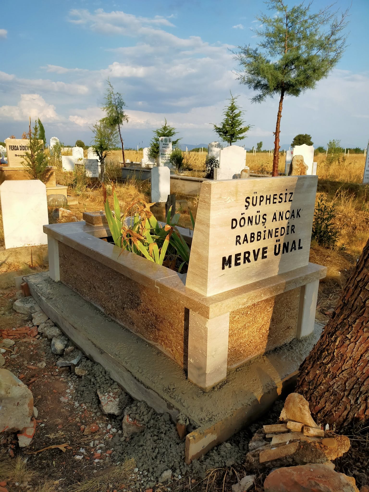 Isparta, Şarkikaraağaç Mezarlığı - Şarkikaraağaç mezar taşı