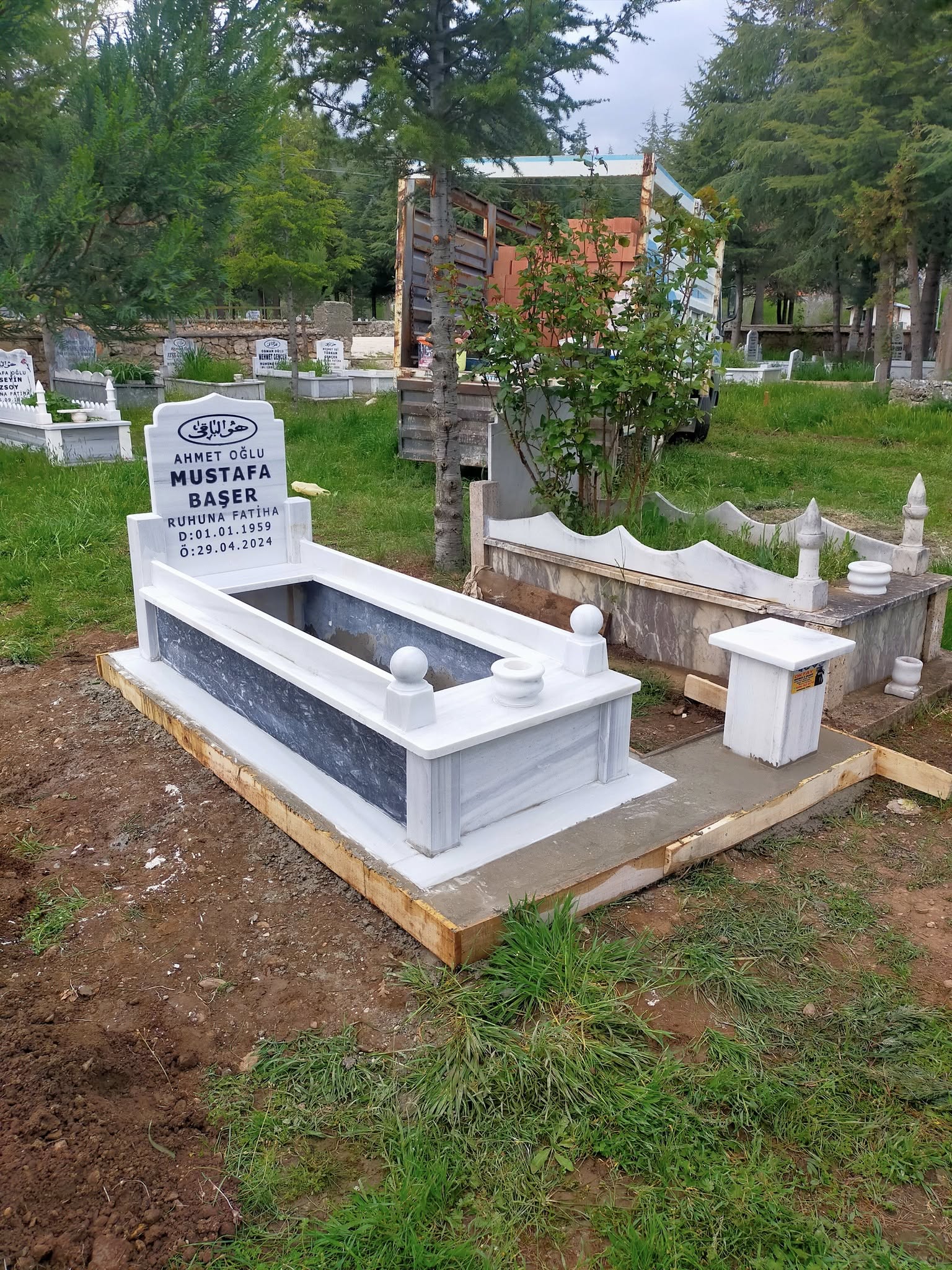 Isparta, Şarkikaraağaç Mezarlığı - Şarkikaraağaç mezar taşı